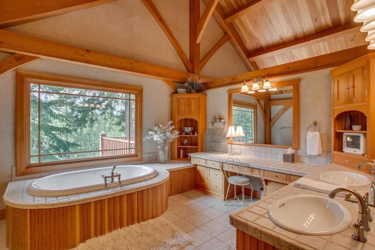 Snowgrass Lodge - River, Mountain Views & Hot Tub Leavenworth Extérieur photo